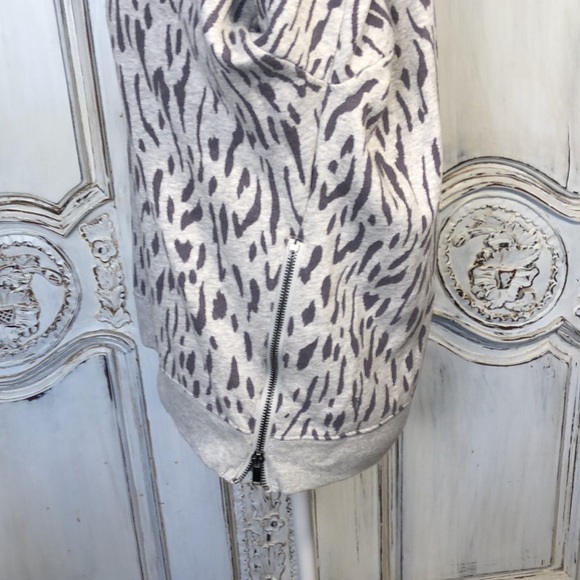 Rails Crew Neck Long Sleeve Animal Print Pop Over Sweat Shirt Size Medium - Picture 8 of 14